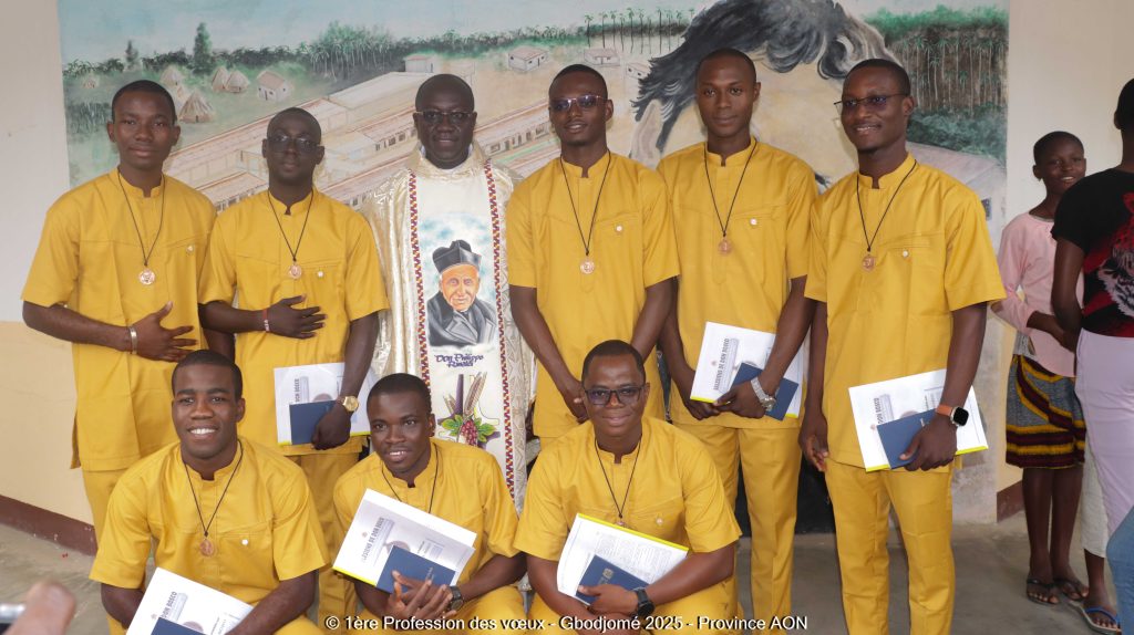 Première profession religieuse de 08 Salésiens de l’AON à Gbodjomé