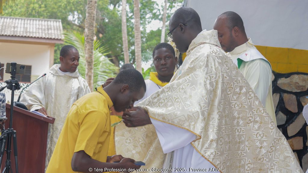 Première profession religieuse de 08 Salésiens de l’AON à Gbodjomé