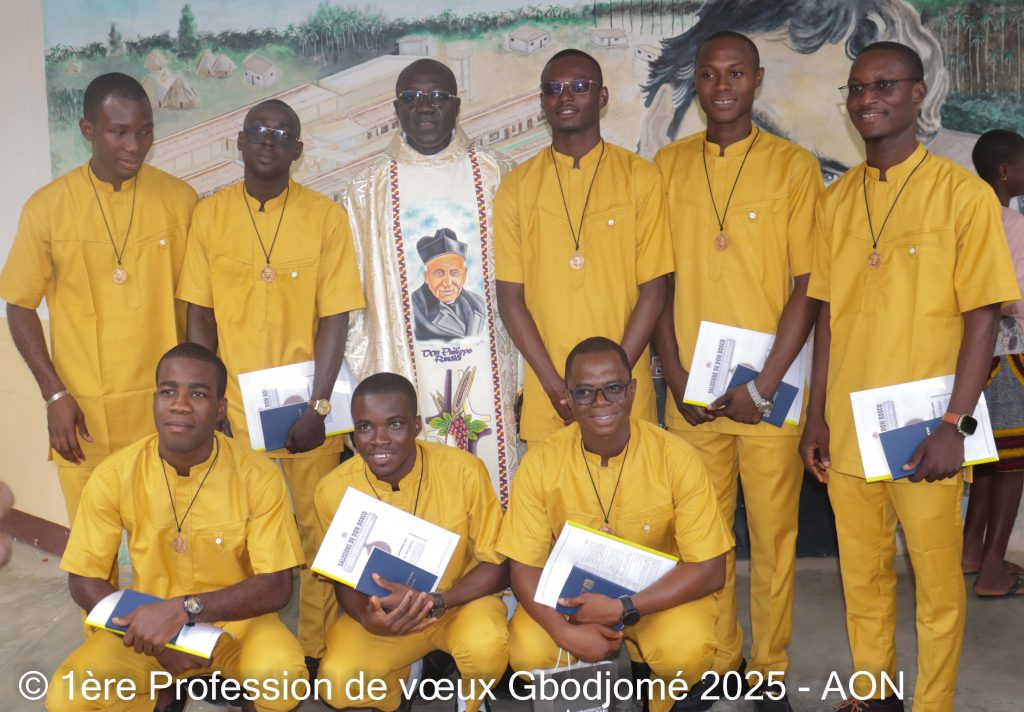 Première profession religieuse de 08 Salésiens de l’AON à Gbodjomé