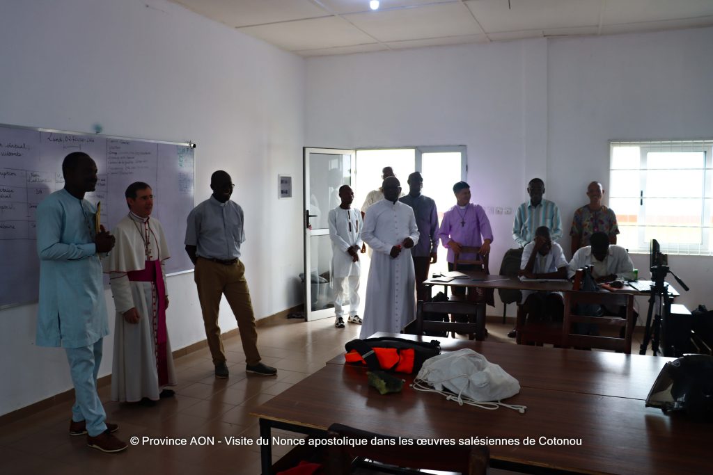 Le Nonce apostolique dans l'EPS de St jean Bosco de Cotonou