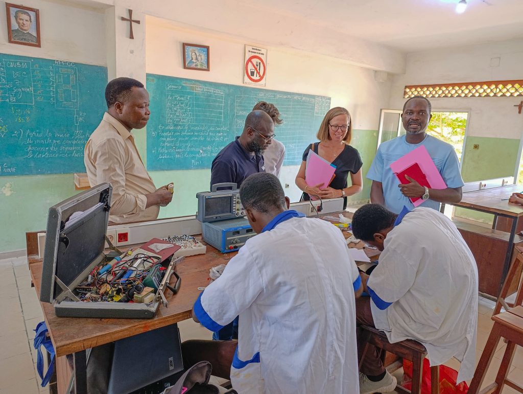 Enseignement Technique : Visite de l’Ambassadrice de Belgique à l'Ecole Saint Jean Bosco Cotonou