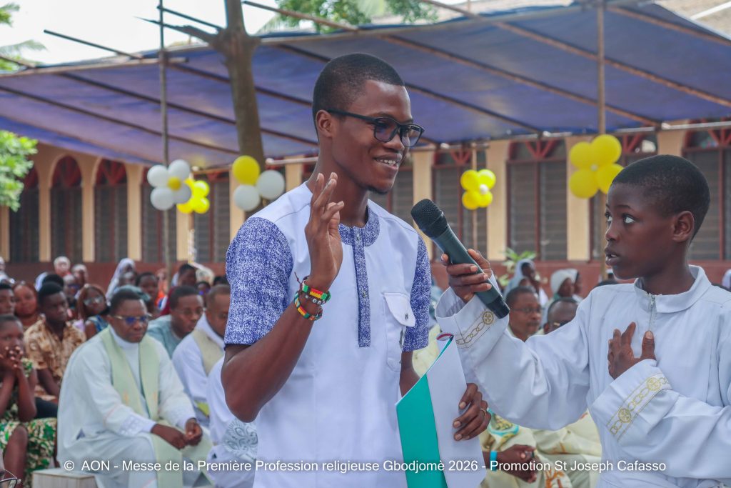 Gbodjomé : neuf jeunes dont trois de la Province AON prononcent leurs premiers vœux religieux
