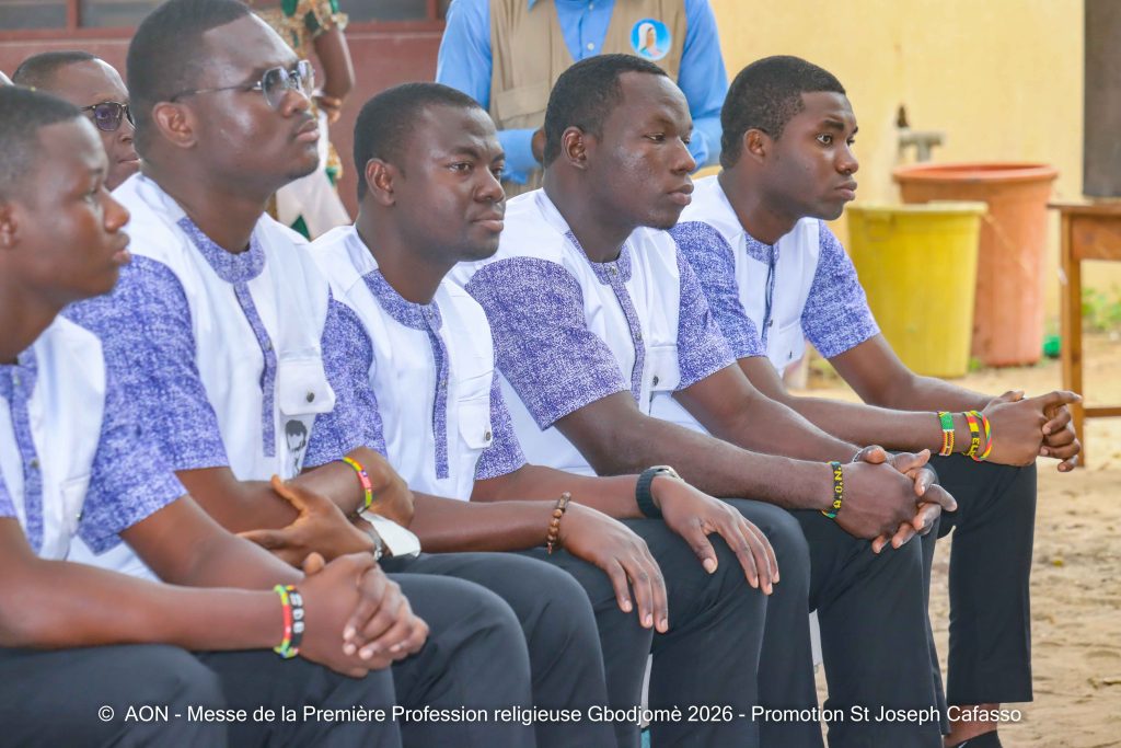 Gbodjomé : neuf jeunes dont trois de la Province AON prononcent leurs premiers vœux religieux