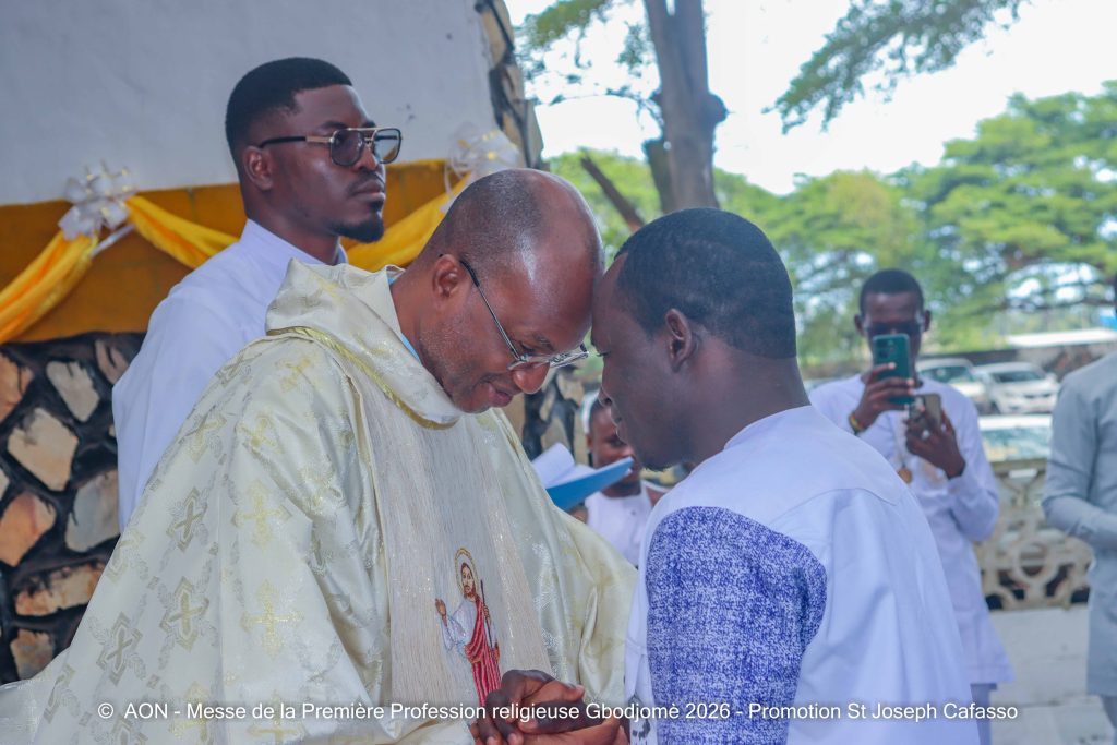 Gbodjomé : neuf jeunes dont trois de la Province AON prononcent leurs premiers vœux religieux