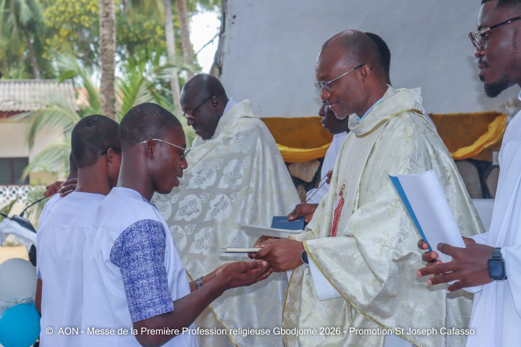 Gbodjomé : neuf jeunes dont trois de la Province AON prononcent leurs premiers vœux religieux