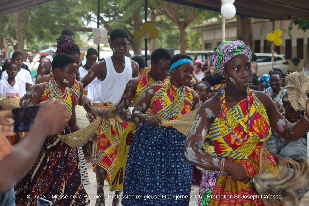Gbodjomé : neuf jeunes dont trois de la Province AON prononcent leurs premiers vœux religieux