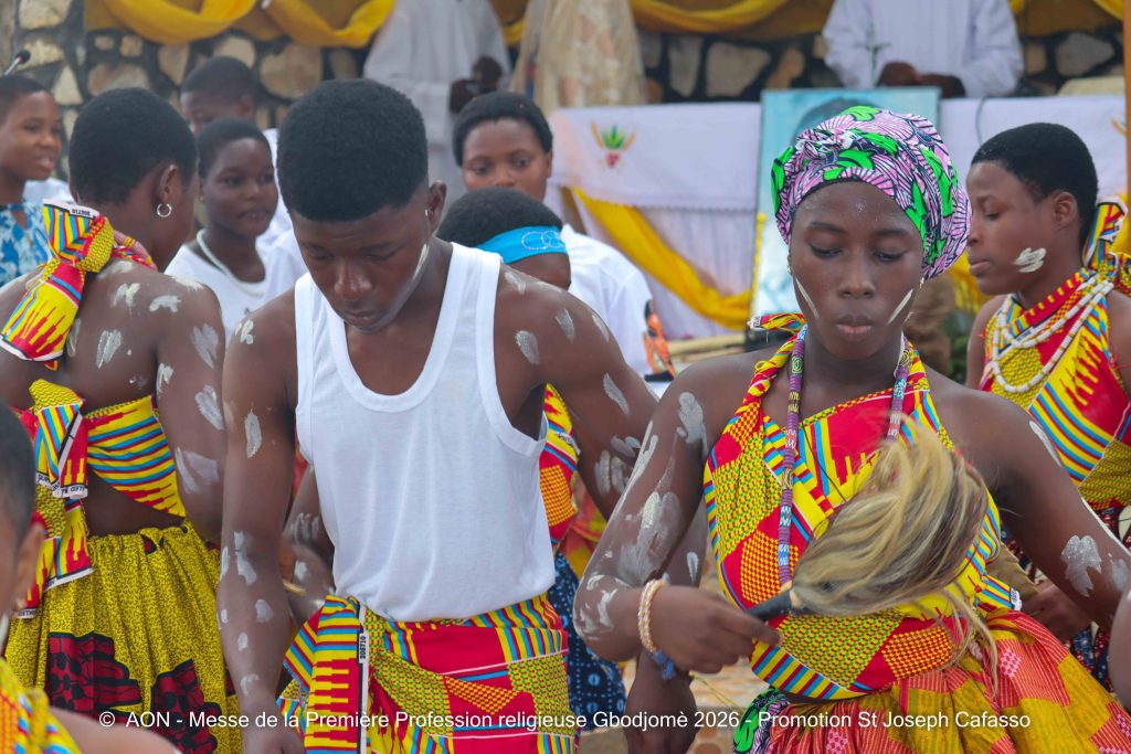 Gbodjomé : neuf jeunes dont trois de la Province AON prononcent leurs premiers vœux religieux