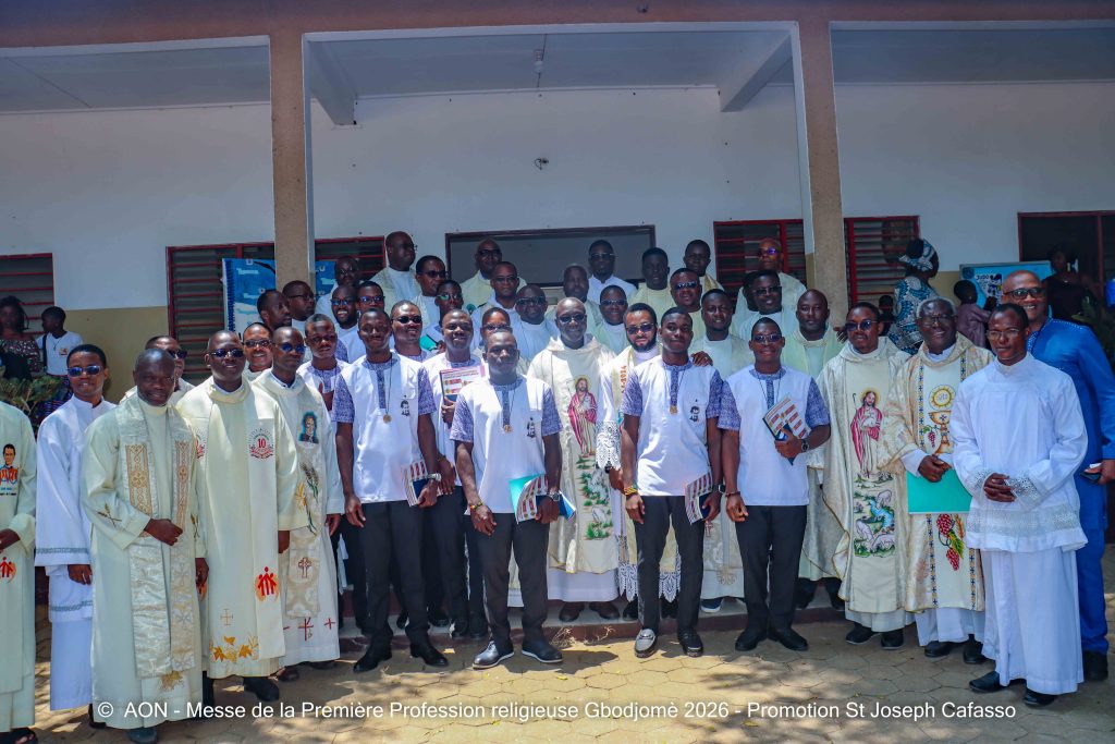 Gbodjomé : neuf jeunes dont trois de la Province AON prononcent leurs premiers vœux religieux